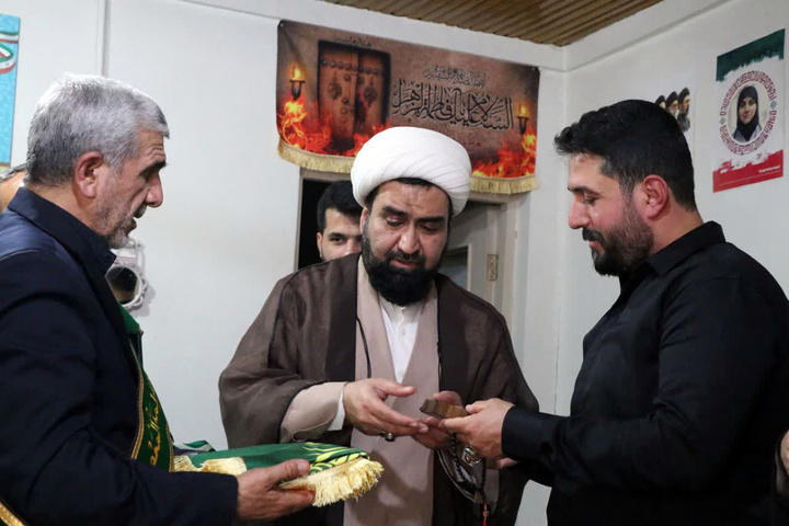 استقبال پرشور مردم گیلان از خادمان و پرچم متبرک حرم بانوی کرامت