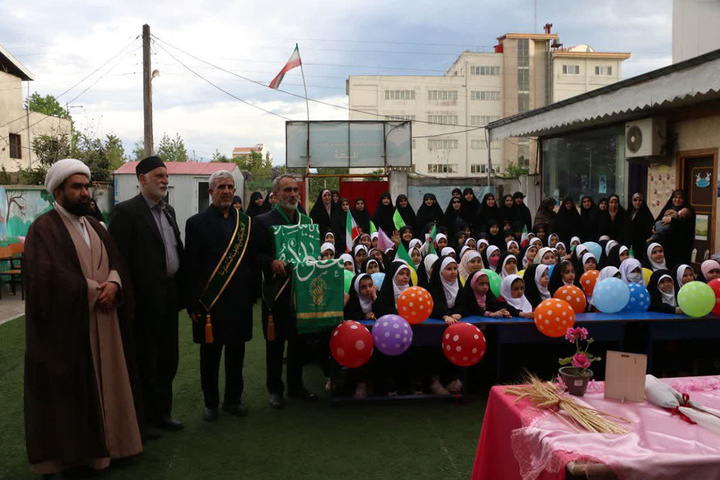 استقبال پرشور مردم گیلان از خادمان و پرچم متبرک حرم بانوی کرامت