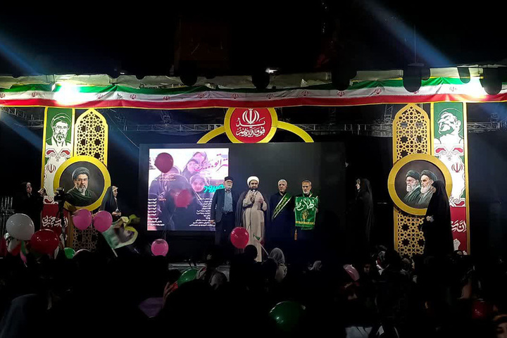 استقبال پرشور مردم گیلان از خادمان و پرچم متبرک حرم بانوی کرامت