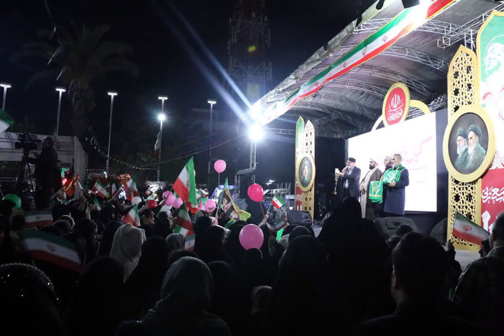 استقبال پرشور مردم گیلان از خادمان و پرچم متبرک حرم بانوی کرامت