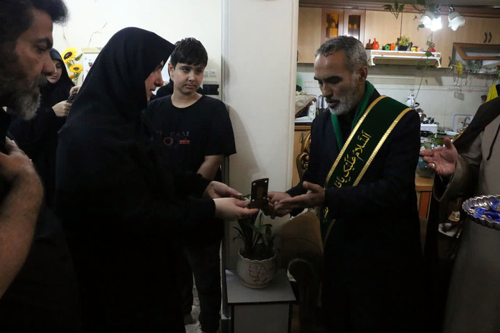 استقبال پرشور مردم گیلان از خادمان و پرچم متبرک حرم بانوی کرامت