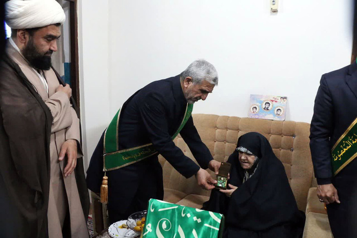 استقبال پرشور مردم گیلان از خادمان و پرچم متبرک حرم بانوی کرامت