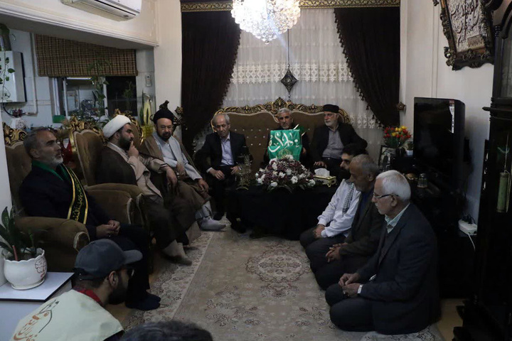 استقبال پرشور مردم گیلان از خادمان و پرچم متبرک حرم بانوی کرامت