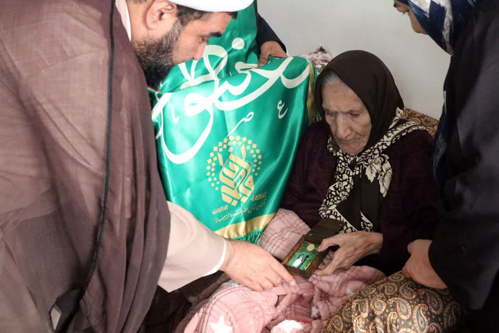 استقبال پرشور مردم گیلان از خادمان و پرچم متبرک حرم بانوی کرامت