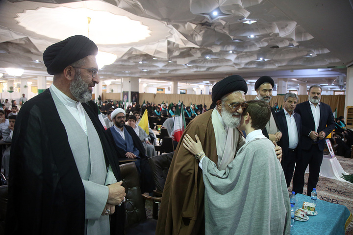 تجلیل از ۷۷ حافظ کل قرآن در سیزدهمین همایش طوبی کرامت +تصاویر