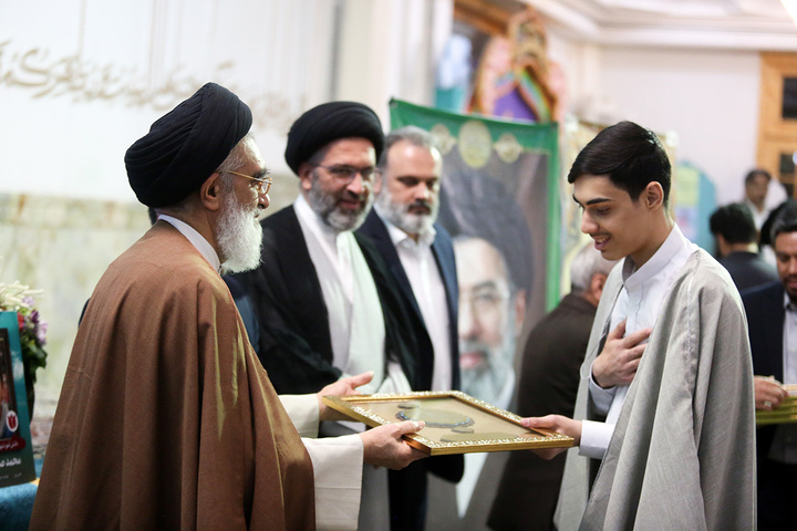 تجلیل از ۷۷ حافظ کل قرآن در سیزدهمین همایش طوبی کرامت +تصاویر