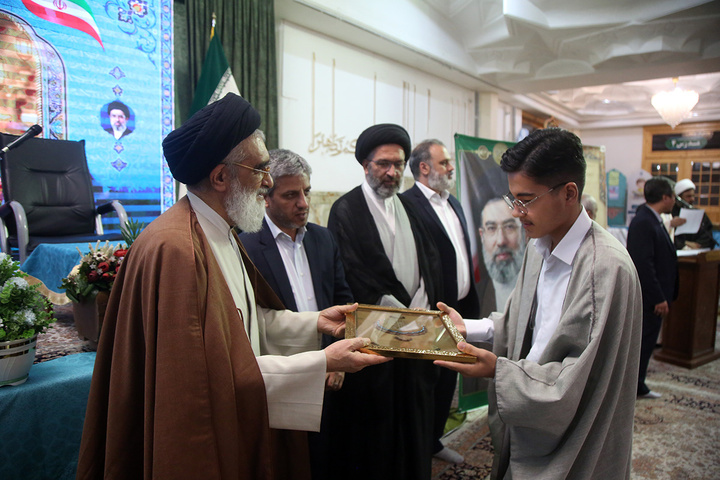 تجلیل از ۷۷ حافظ کل قرآن در سیزدهمین همایش طوبی کرامت +تصاویر