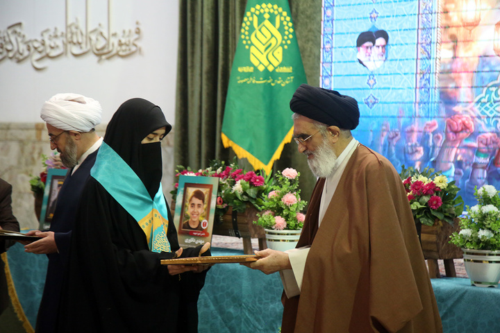 تجلیل از ۷۷ حافظ کل قرآن در سیزدهمین همایش طوبی کرامت +تصاویر