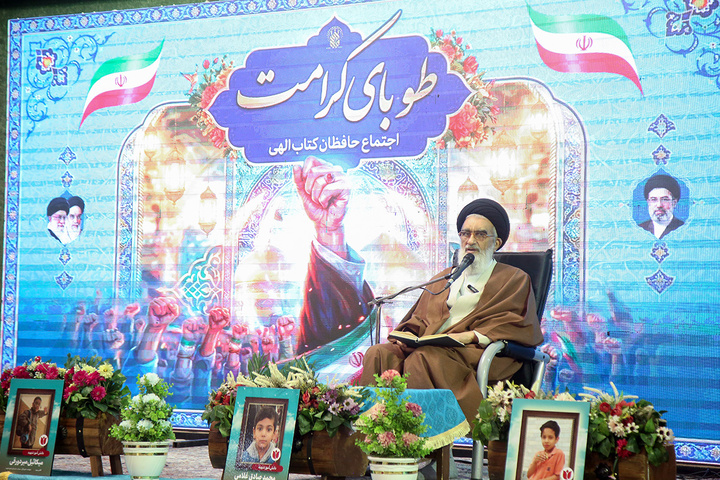 تجلیل از ۷۷ حافظ کل قرآن در سیزدهمین همایش طوبی کرامت +تصاویر