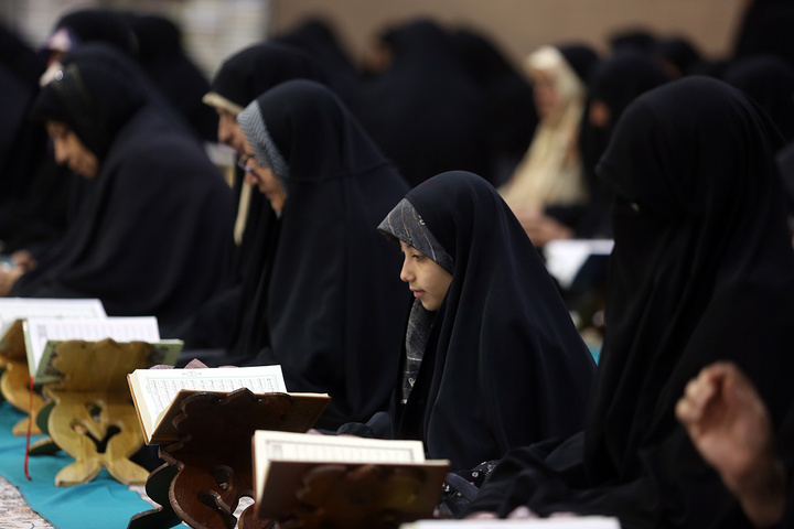 برپایی محفل کرسی تلاوت مهدوی در آستان مقدس فاطمی