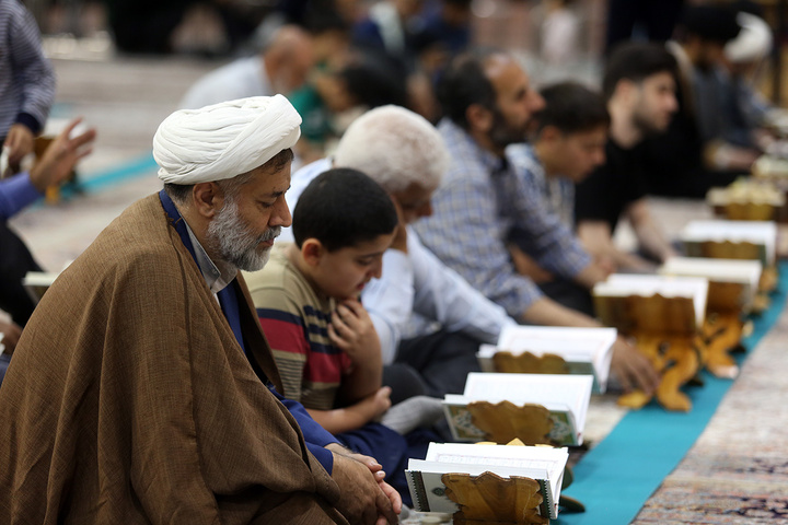 برپایی محفل کرسی تلاوت مهدوی در آستان مقدس فاطمی