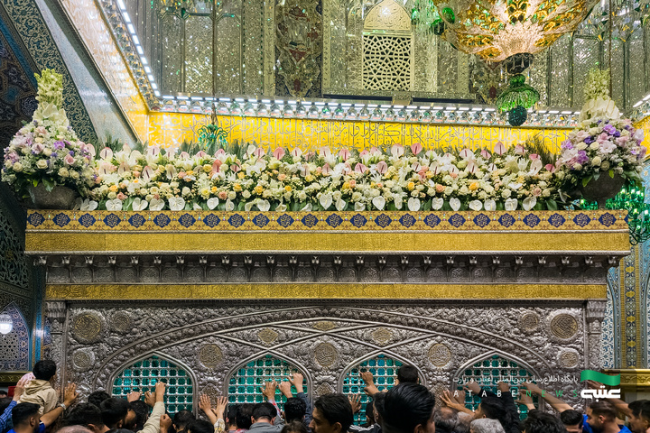 گل آرایی ضریح مطهر رضوی در دهه کرامت
