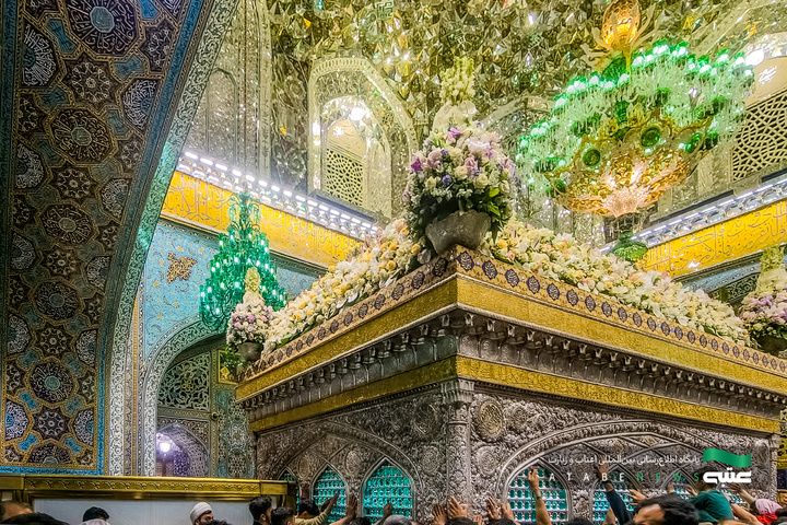 گل آرایی ضریح مطهر رضوی در دهه کرامت