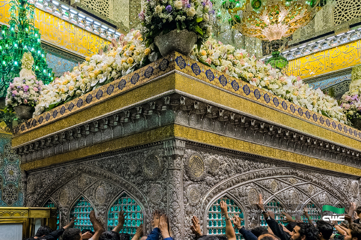 گل آرایی ضریح مطهر رضوی در دهه کرامت