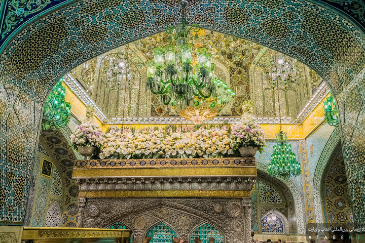 گل آرایی ضریح مطهر رضوی در دهه کرامت