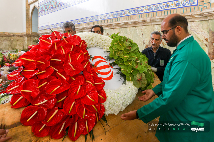 آماده‌سازی گل‌های حرم مطهر رضوی در دهه کرامت