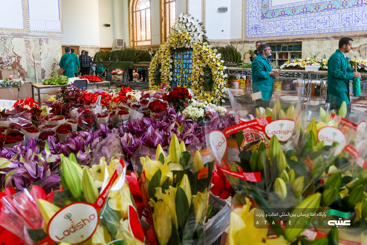 آماده‌سازی گل‌های حرم مطهر رضوی در دهه کرامت