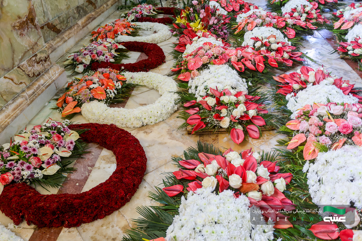 آماده‌سازی گل‌های حرم مطهر رضوی در دهه کرامت