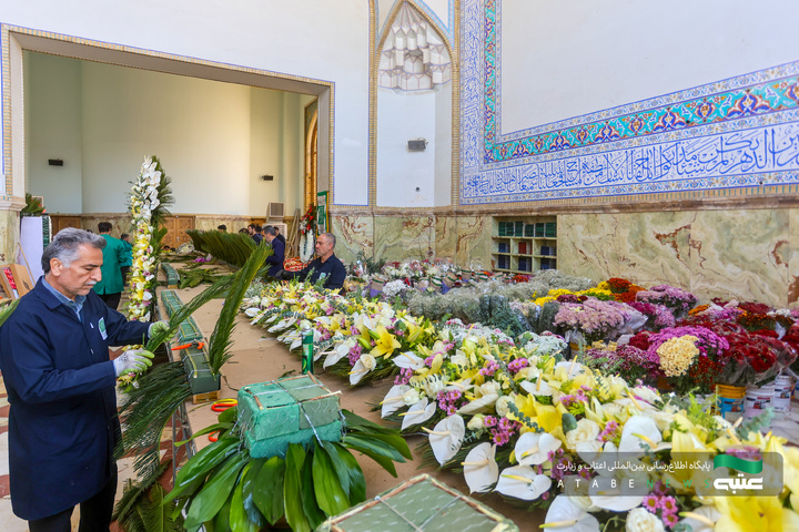 آماده‌سازی گل‌های حرم مطهر رضوی در دهه کرامت