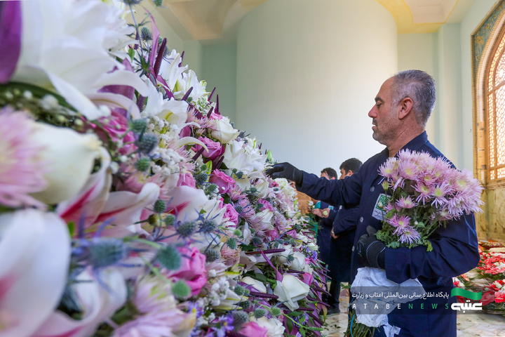 آماده‌سازی گل‌های حرم مطهر رضوی در دهه کرامت