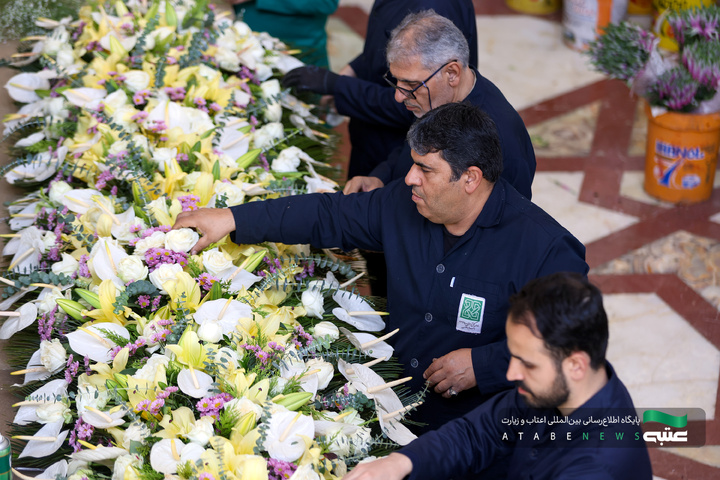 آماده‌سازی گل‌های حرم مطهر رضوی در دهه کرامت