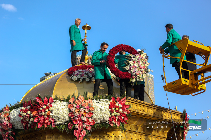 حرم در آغوش گل ها ؛  گل آرایی حرم رضوی در میلاد امام مهربانی