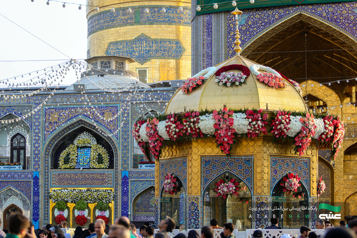 گل آرایی حرم مطهر رضوی در دهه کرامت