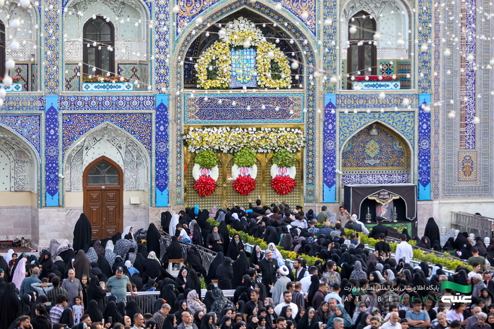 گل آرایی حرم مطهر رضوی در دهه کرامت
