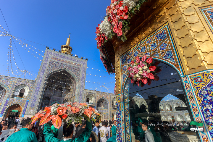 گل آرایی حرم مطهر رضوی در دهه کرامت