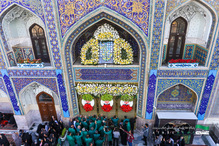 گل آرایی حرم مطهر رضوی در دهه کرامت