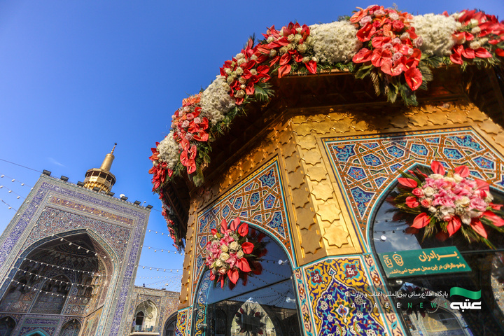 گل آرایی حرم مطهر رضوی در دهه کرامت