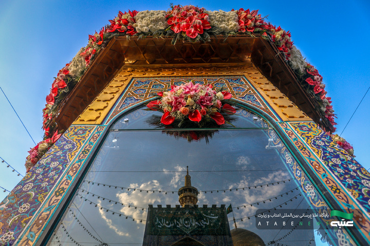 گل آرایی حرم مطهر رضوی در دهه کرامت