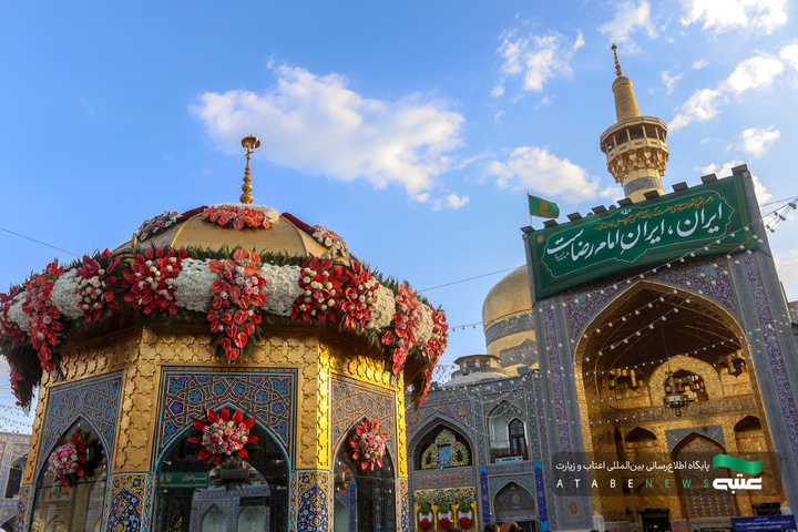 گل آرایی حرم مطهر رضوی در دهه کرامت