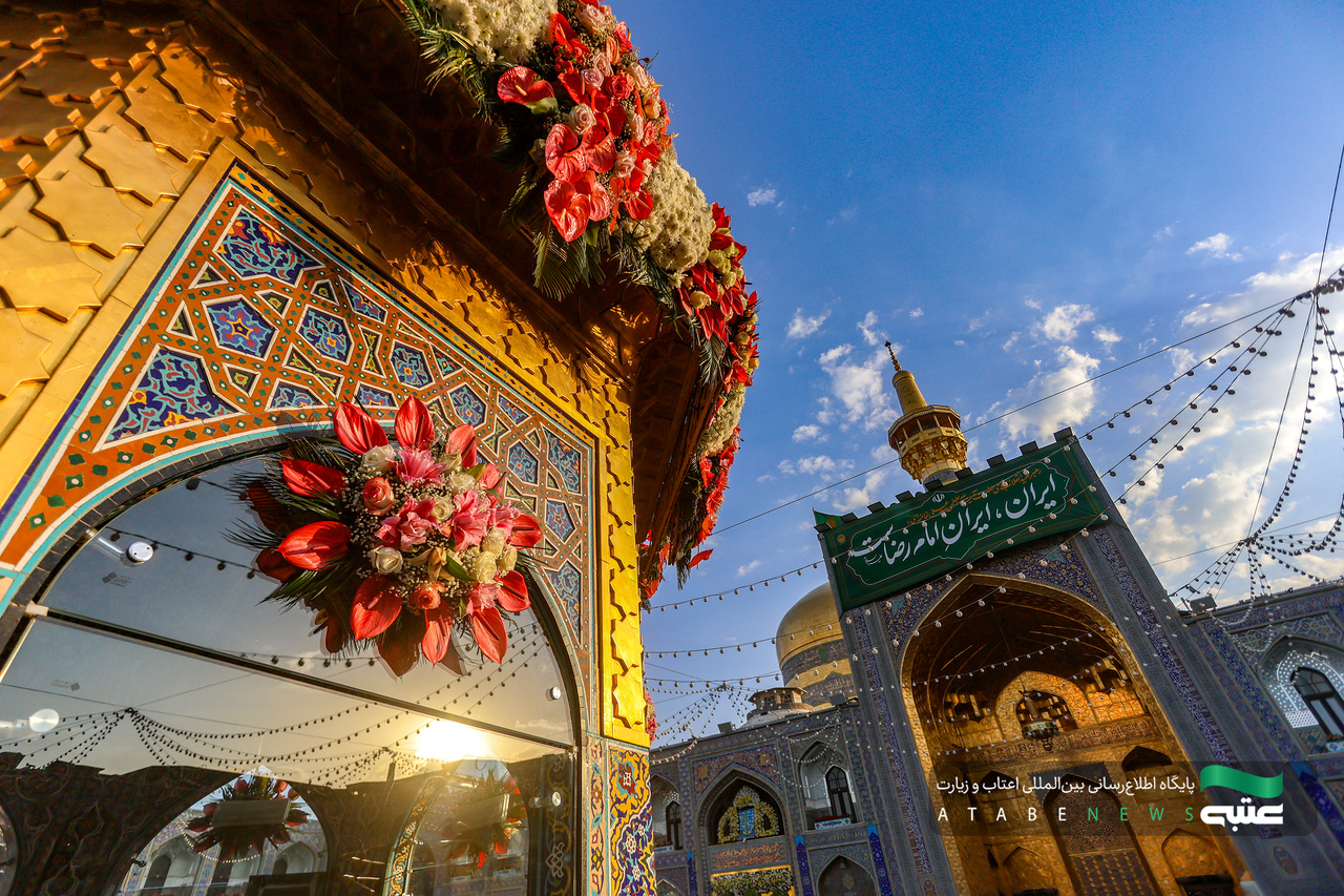 گل آرایی حرم مطهر رضوی در دهه کرامت