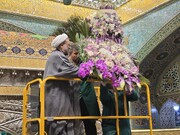 حرکتِ گل‌ها از صحن تا ضریح ؛ ضریح رنگِ عاشقی گرفت