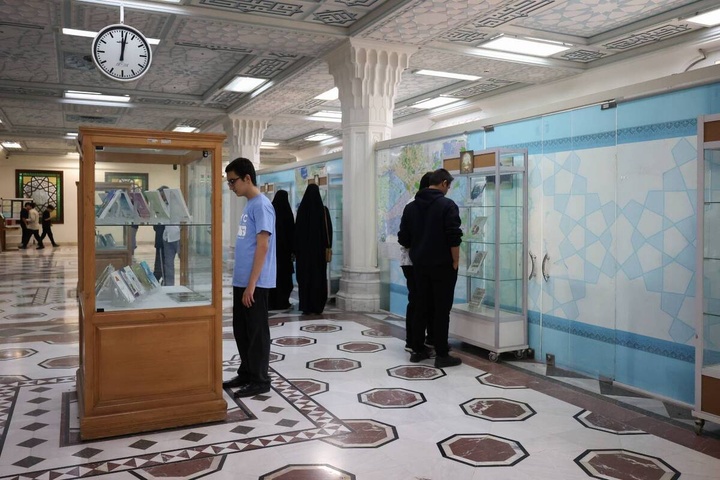 نمایشگاه کتاب در آینه کرامت در کتابخانه حرم رضوی دایر شد