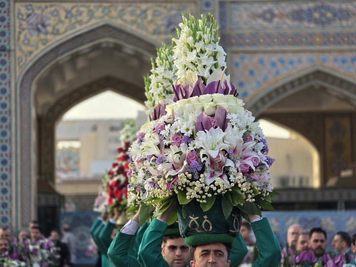 گل آرایی ضریح امام رضا ع