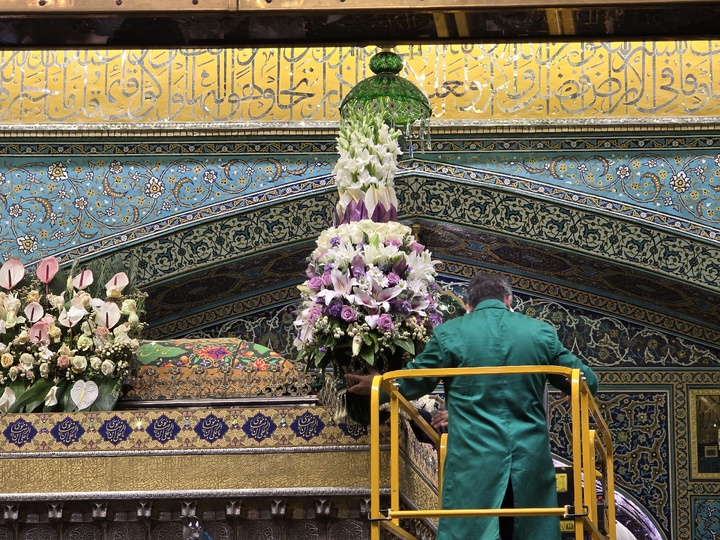 گل آرایی ضریح امام رضا ع
