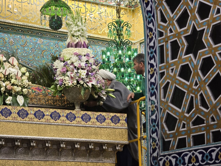 گل آرایی ضریح امام رضا ع