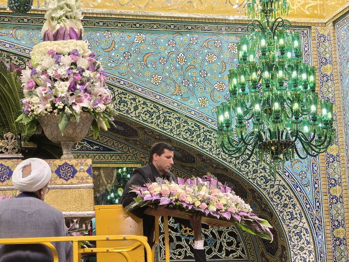 گل آرایی ضریح امام رضا ع