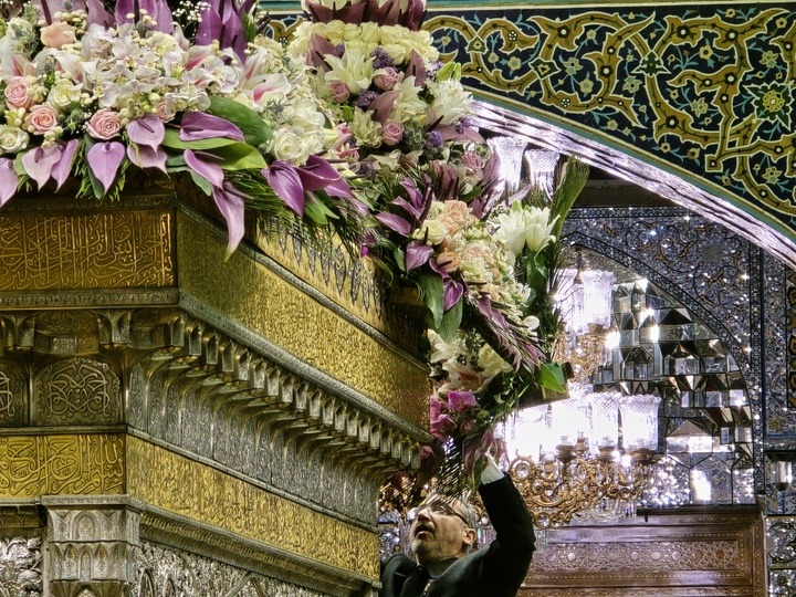 گل آرایی ضریح امام رضا ع