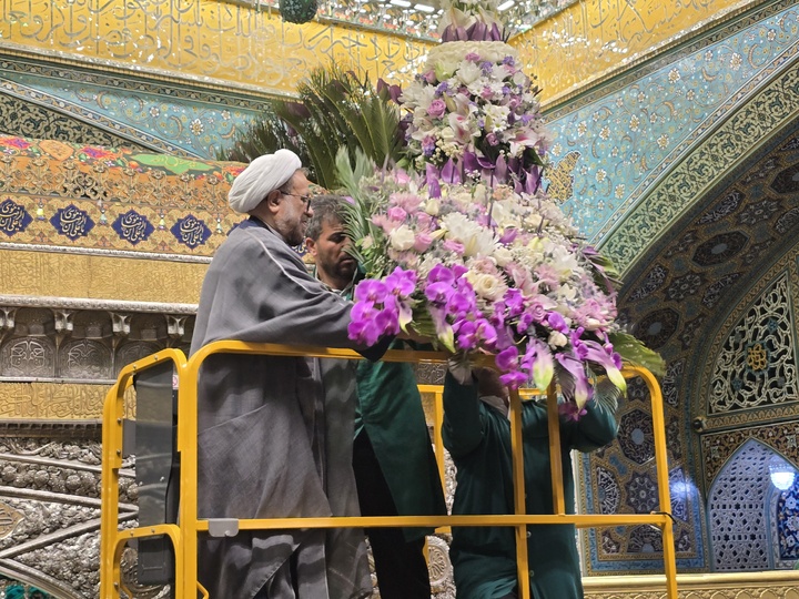 گل آرایی ضریح امام رضا ع