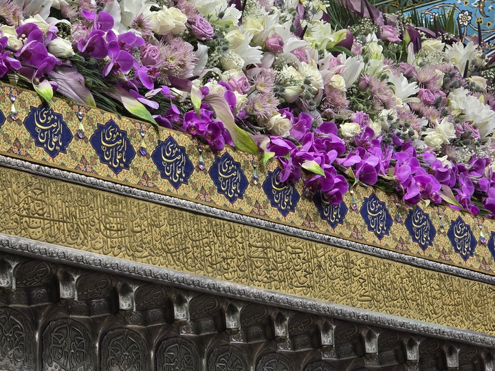 گل آرایی ضریح امام رضا ع