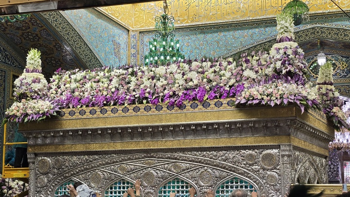 گل آرایی ضریح امام رضا ع