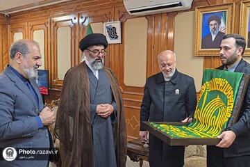 حضور کاروان زیر سایه خورشید در سفارت ایران در کشور عمان