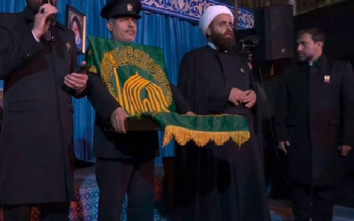 حضور خدام حرم رضوی در محل شهادت رهبر انقلاب (رحمت‌الله علیه)
