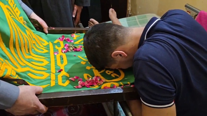 از مساجد کراچی تا عیادت مجروحان ؛ پرچم گنبد امام مهربانی ها مرهم دل‌ها شد