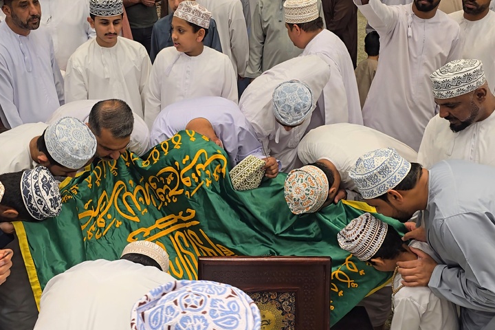 پرچم رضوی، مهمان جشن میلاد امام مهربانی ها در مسقط شد