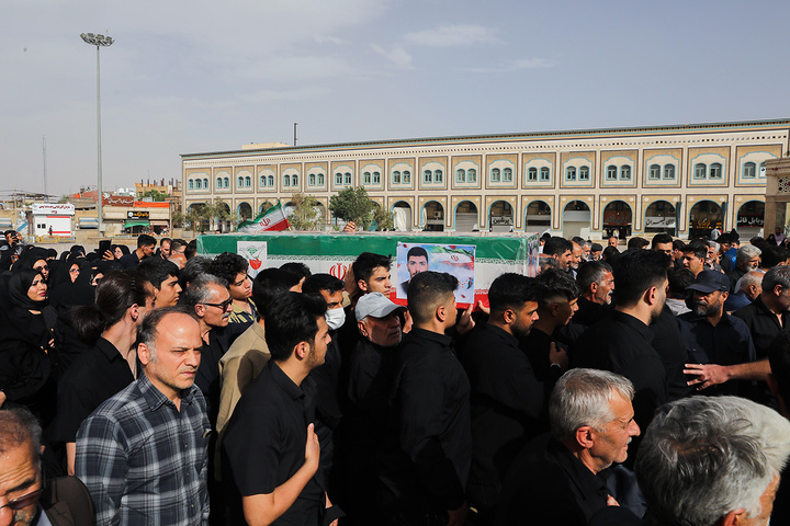 تشییع باشکوه بسیجی شهید مدافع امنیت در حرم بانوی کرامت