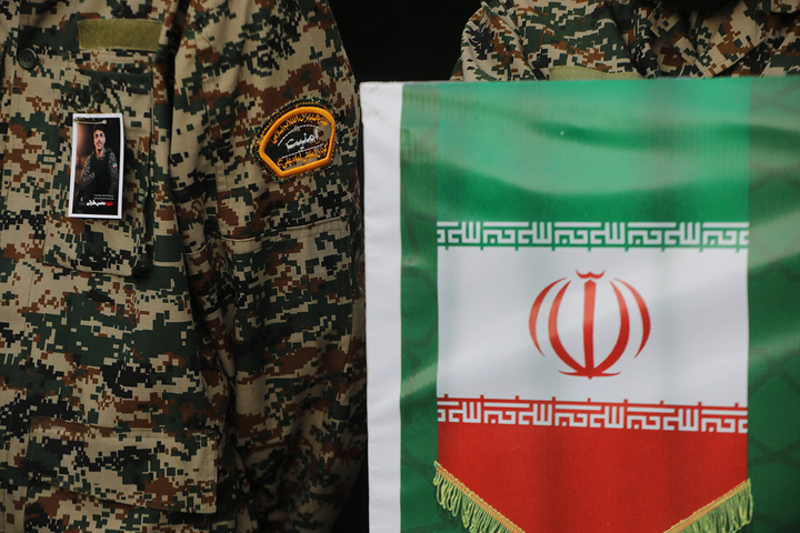 تشییع باشکوه بسیجی شهید مدافع امنیت در حرم بانوی کرامت